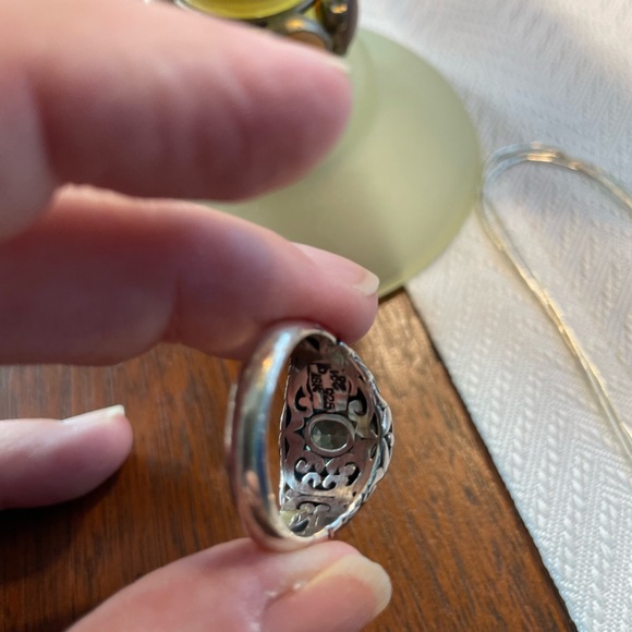 Genuine Blue topaz ring - Picture 4 of 5